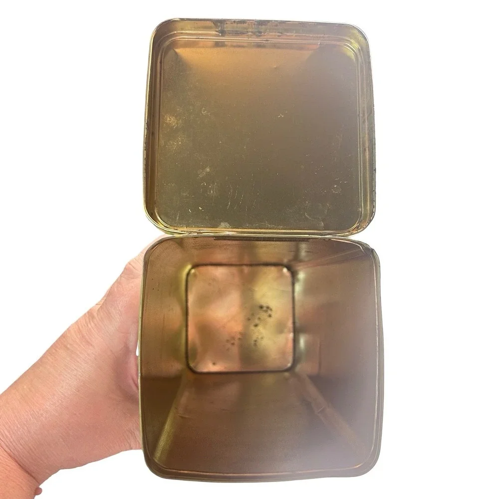 Della Real Casa Vintage Pasta Tin Case Mfg Co. Made in England Metal Canister